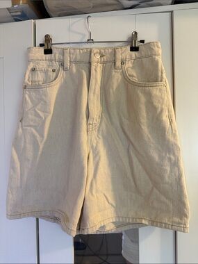 & Other Stories Cream High-Waist Straight Denim Shorts